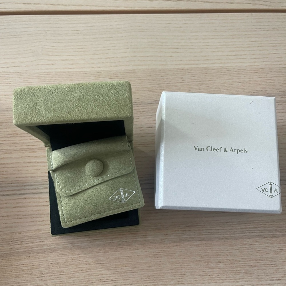 Van Cleef & Arpels jewlery box